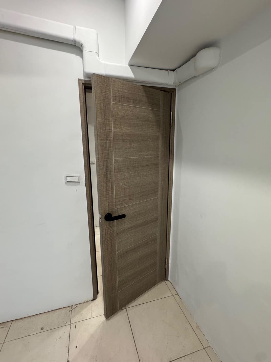 台南玄關門包框處理換新