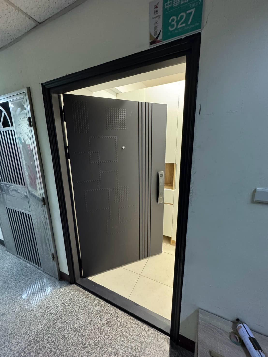 台南玄關門包框處理換新