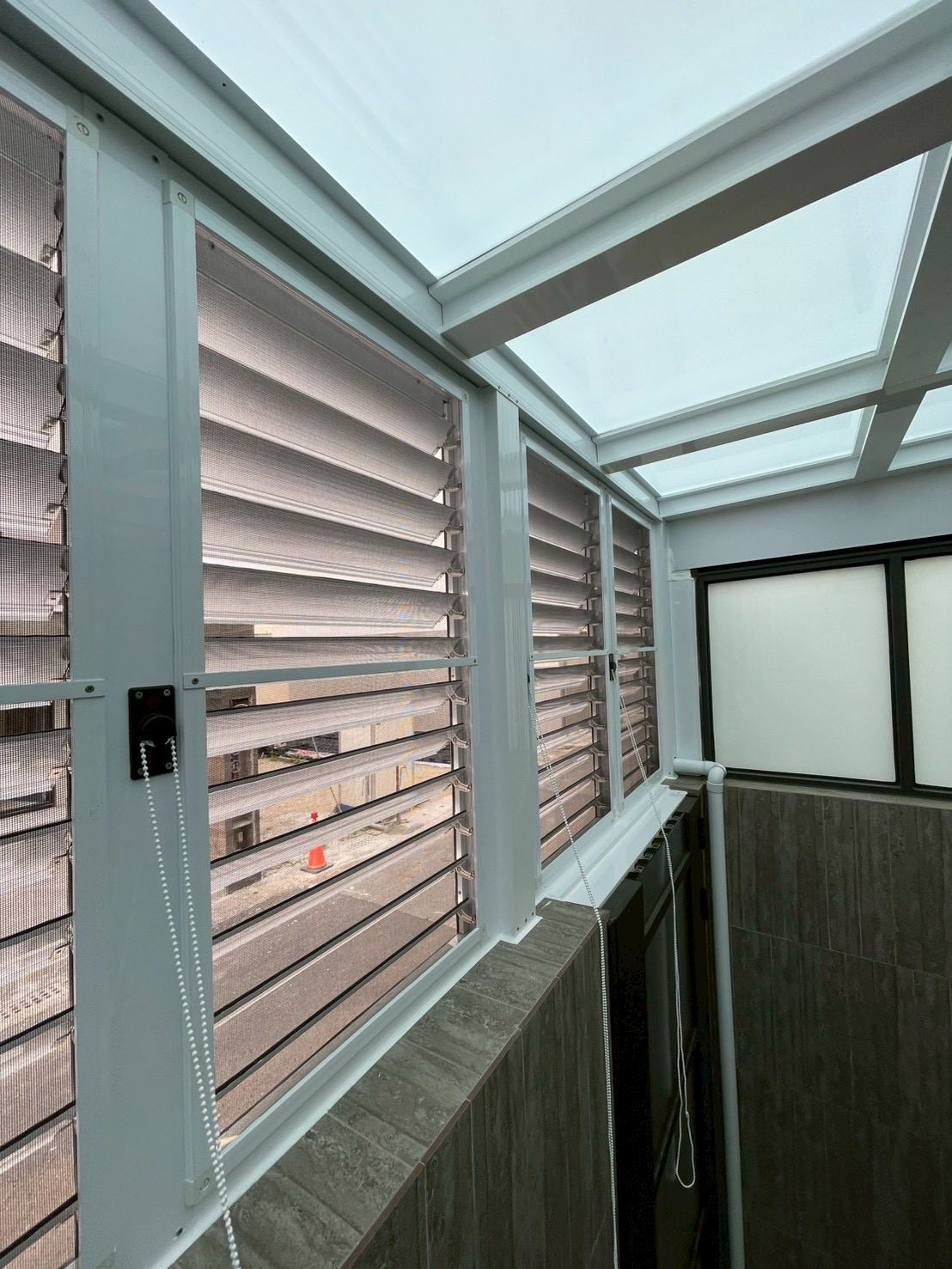 台南白色骨架採光罩