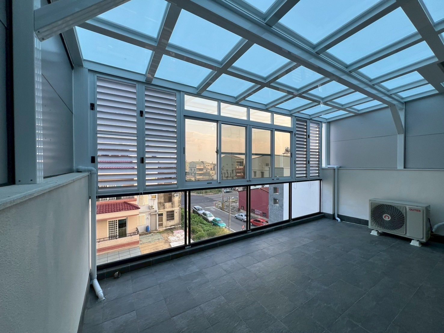 台南白色骨架採光罩