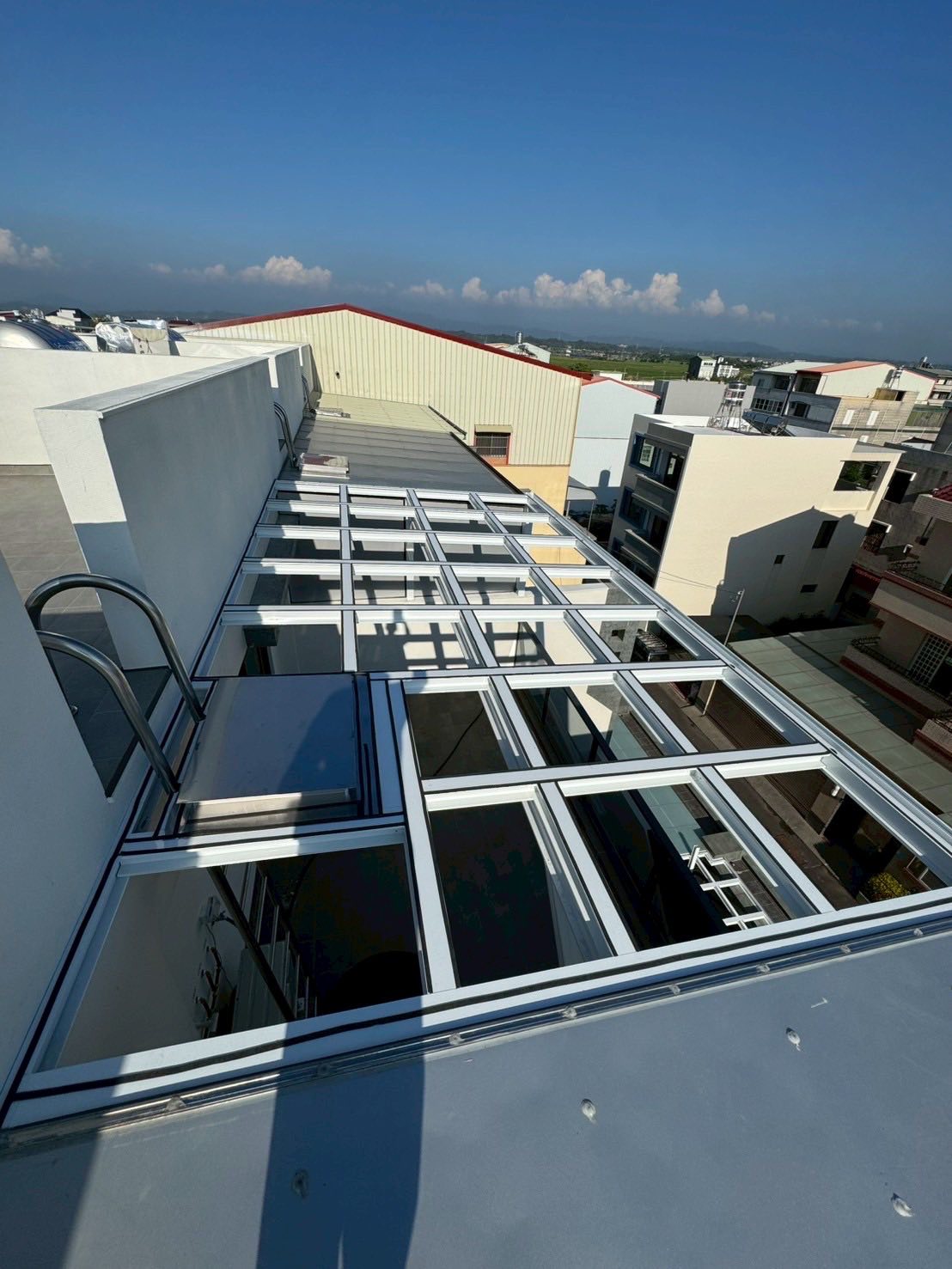 台南白色骨架採光罩