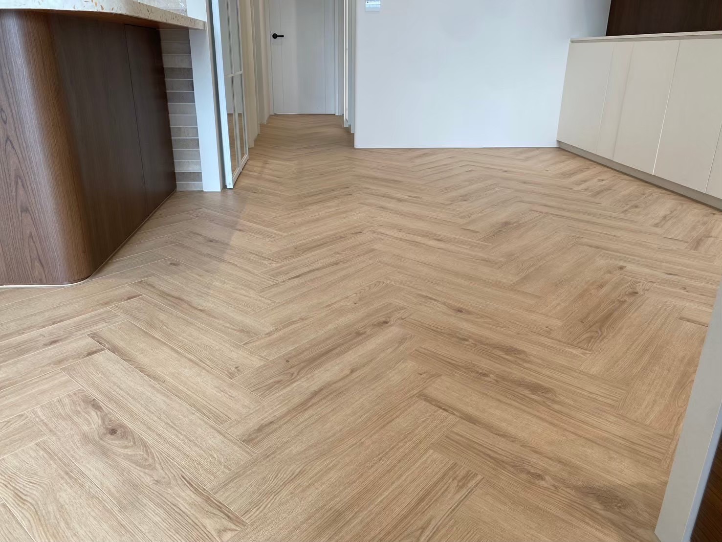 德國Kernon超耐磨木地板 人字貼造型