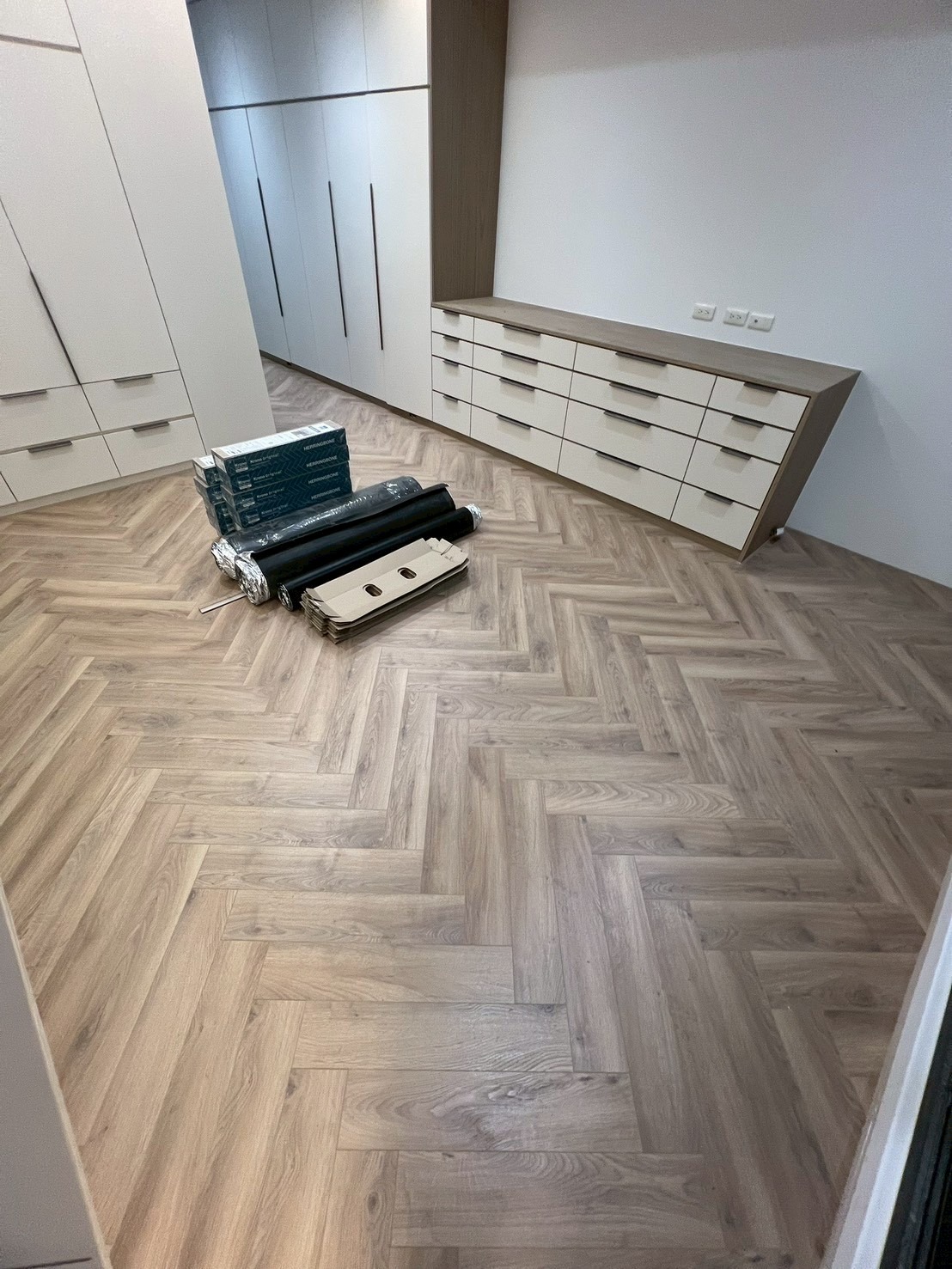 德國Kernon超耐磨木地板 人字貼造型